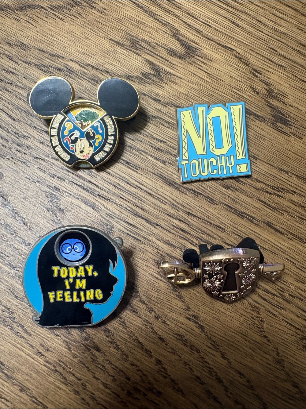 Disney Enamel Pin Set -
